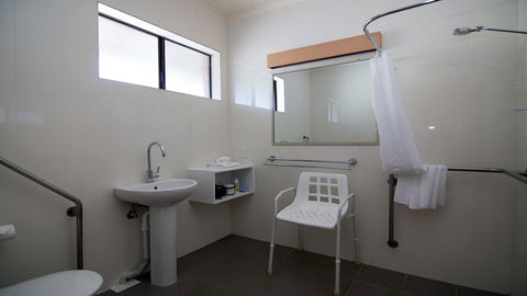 Ashleigh Court Motor Inn - Kawana Tourism 2