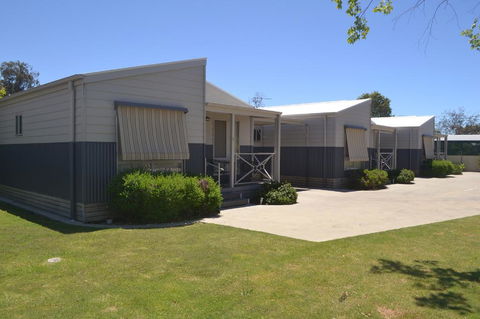 Ashleigh Court Motor Inn - Kawana Tourism 1