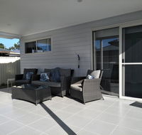 Ashley's retreat Short walk to beach - Kawana Tourism