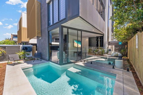 Luxurious Brand New 3 Bedroom House Near The Ocean - Kawana Tourism 2