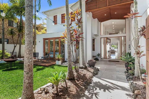 Luxurious, Tropical Haven, Mooloolaba- Moonda5 - Kawana Tourism 0