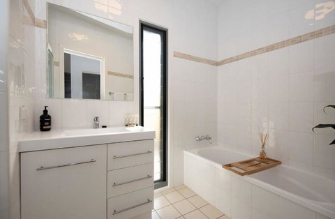 Maloneys Beach Views 3 Bed Home - Kawana Tourism 1