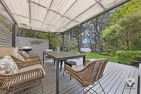 MacMasters Beach Lake House Stroll To Beach - Kawana Tourism 1