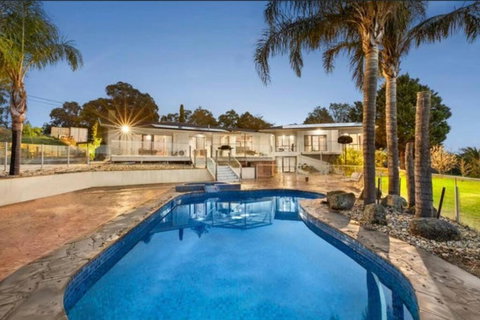 Magnificent House With Huge Pool - Kawana Tourism 0