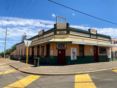 Main Reef Hotel - Kawana Tourism 0
