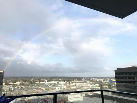 M-city Shopping Center Apartment - Executive Twin King Ensuites - Fully Equipped - Free Parking, Fast Wifi, Smart TV, Netflix, Complementary Drinks & Amenities - Clayton 3168 - Kawana Tourism 2