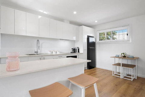 Merewether Beach Loft - Kawana Tourism 0