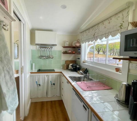Maple Hill Cottage - Kawana Tourism 3