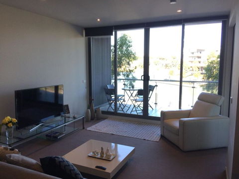 Marina View Apartment On The Maribyrnong River, Melbourne - Kawana Tourism 3