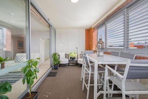 Marketown Maiden - Inner-city Meets Beachside Vibes - Kawana Tourism 1