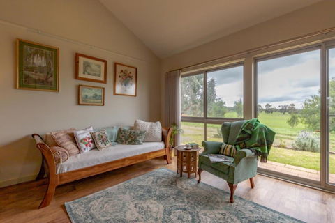 Meander Retreat - The Green Room - Kawana Tourism 2