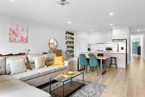 Mellow&Modernized Townhouse-3Beds-Quiet-Anzac Hwy - Kawana Tourism 0