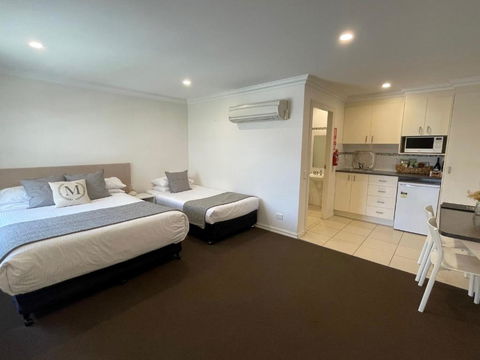 Millthorpe Motel - Kawana Tourism 1