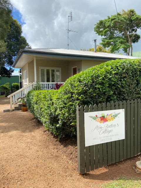 Miss Bullens Cottage - Kawana Tourism 0