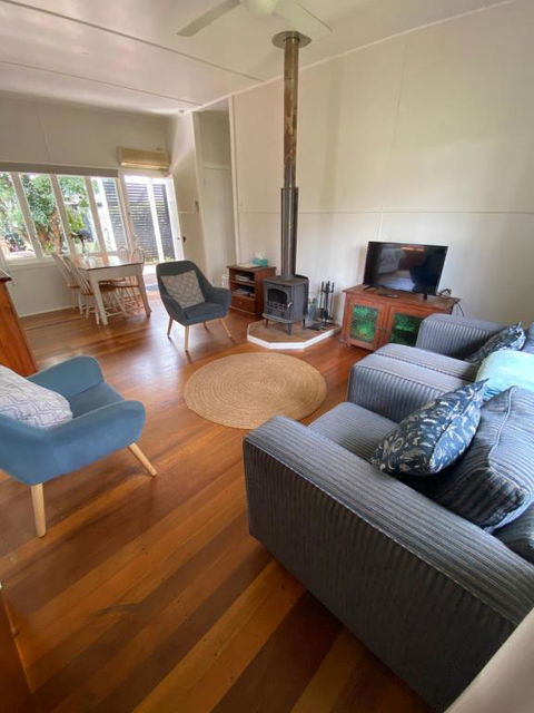 Miss Bullens Cottage - Kawana Tourism 1