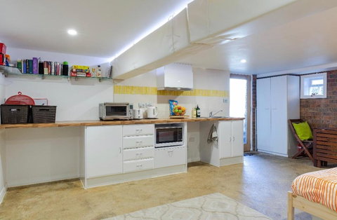 Modern & Homely Comfort - Kawana Tourism 3