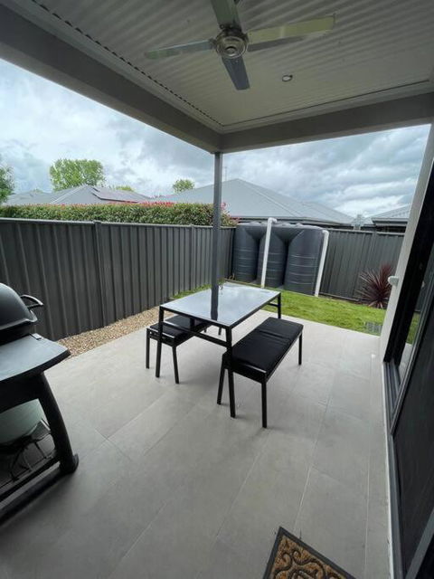 Modern Home Away From Home - Kawana Tourism 1