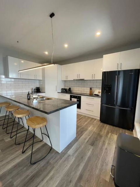 Modern Home Away From Home - Kawana Tourism 2