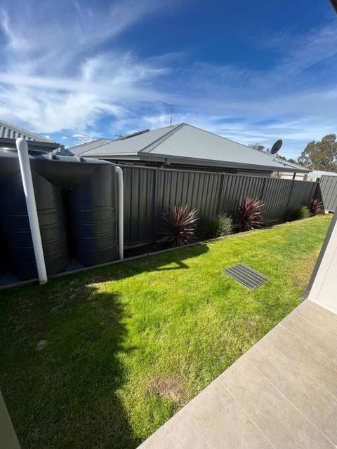 Modern Home Away From Home - Kawana Tourism 3