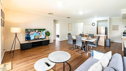 Modern Homely House In Clyde - Kawana Tourism 1