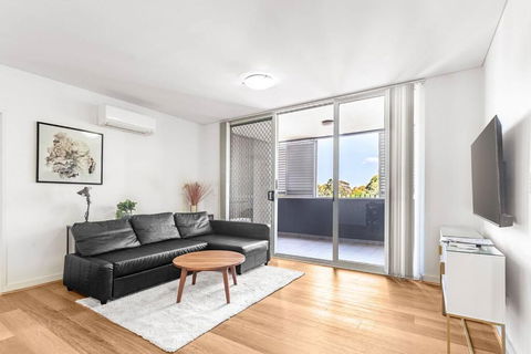 Modern Luxury 3 Bedrm Apt Close To Parramatta, CBD - Kawana Tourism 0
