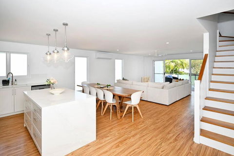 Modern Maroochydore Escape - 3 B/r - Kawana Tourism 3