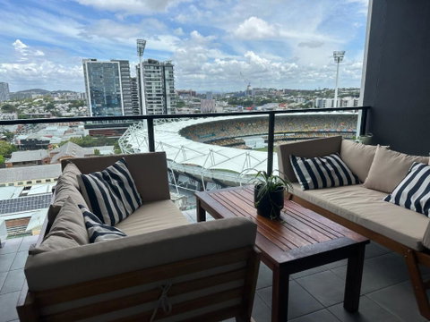 Modern Meets The Gabba - Kawana Tourism 0