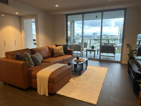 Modern Meets The Gabba - Kawana Tourism 3