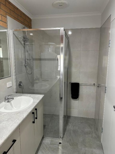 Modern One Bedroom Apartment - Kawana Tourism 2