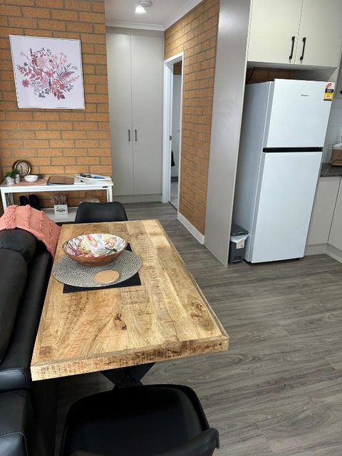 Modern One Bedroom Apartment - Kawana Tourism 3