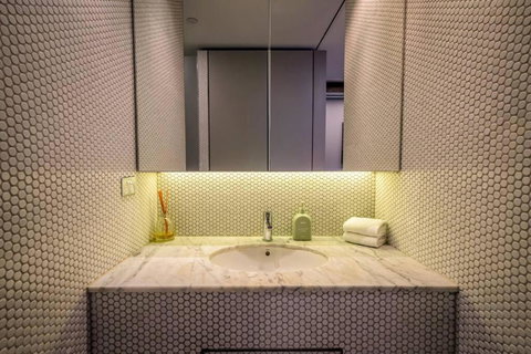 Modern Studio With Free Wifi And Parking - Kawana Tourism 2