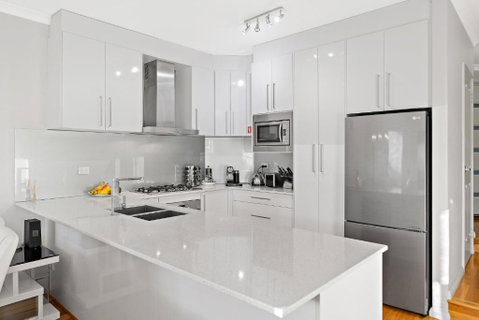 Modern Scarborough Townhouse - Kawana Tourism 3