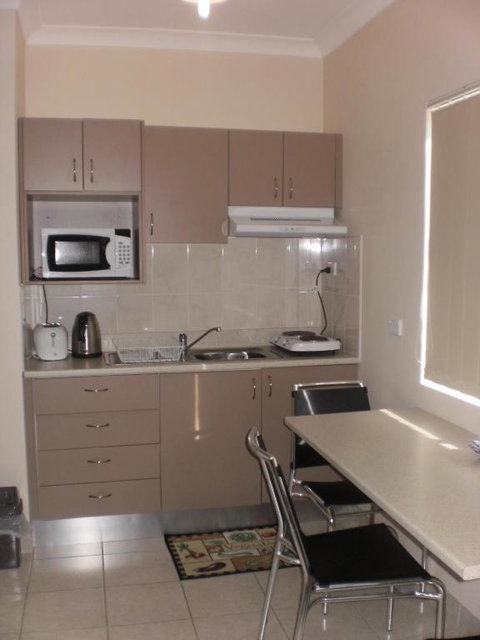 Molika Springs Motel - Kawana Tourism 3