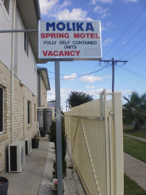 Molika Springs Motel - Kawana Tourism 0