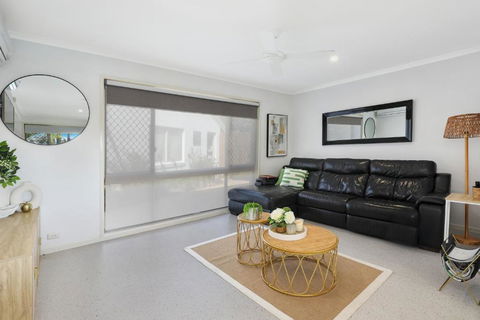 Mooloolaba Waterfront 4 Bedroom Pet Friendly House - Kawana Tourism 2