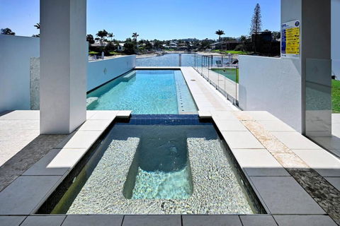 Mooloolaba Waterfront Luxury - Kawana Tourism 1