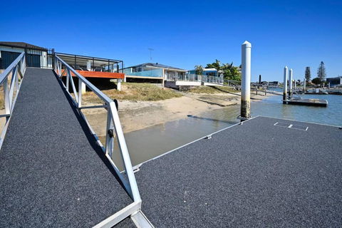 Mooloolaba Waterfront Luxury - Kawana Tourism 3