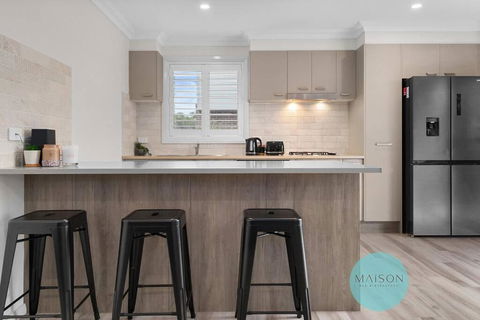 Modern Townhouse In The Heart Of Adamstown - Kawana Tourism 0