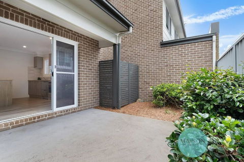 Modern Townhouse In The Heart Of Adamstown - Kawana Tourism 3