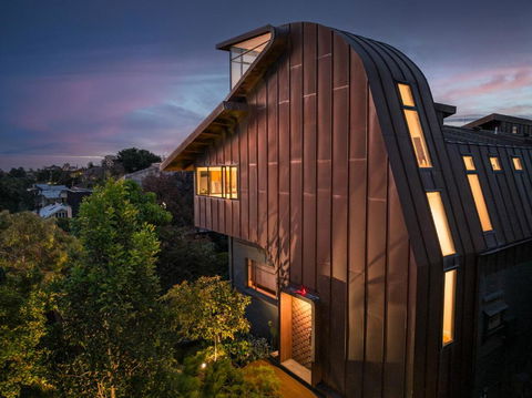 Modern St Kilda Apartment - Kawana Tourism 0