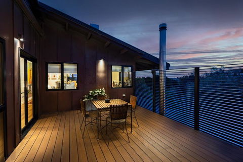 Modern St Kilda Apartment - Kawana Tourism 3