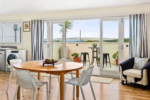 MUS14 - 2 Bedroom Apartment - Muston Street, Mosman - Kawana Tourism 0