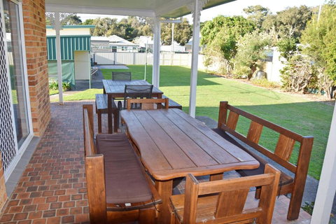 Mountain View Hat Head - Bring Your Own Linen. - Kawana Tourism 1