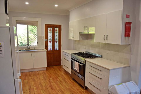 Mountain View Hat Head - Bring Your Own Linen. - Kawana Tourism 3