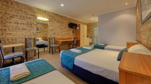 Mulga Country Motor Inn - Kawana Tourism 3