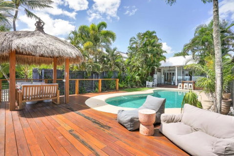 Mylara Beachfront Holiday Home - Kawana Tourism 3