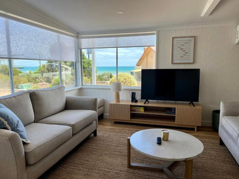 NEW Magpie Sands - 3 Bedroom Home - Downstairs Only, 1 Min Walk To Aldinga Beach - Kawana Tourism 2