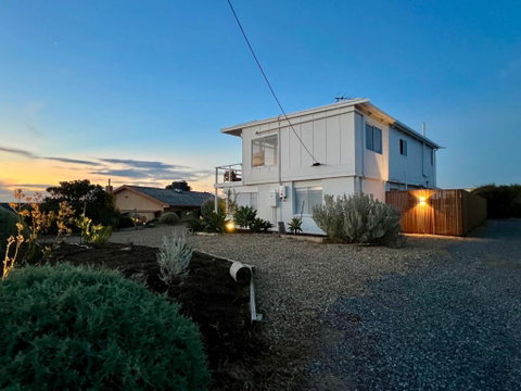 NEW Magpie Sands - 3 Bedroom Home - Downstairs Only, 1 Min Walk To Aldinga Beach - Kawana Tourism 1