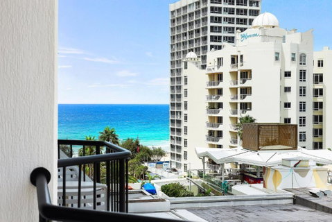NEW Stunning Central Surfers Studio Apartment. - Kawana Tourism 1