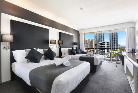 NEW Stunning Central Surfers Studio Apartment. - Kawana Tourism 0